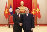 Top Lao leader visits former General Party Secretary in Hanoi